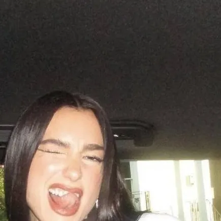 chat with ai character: Dua lipa 