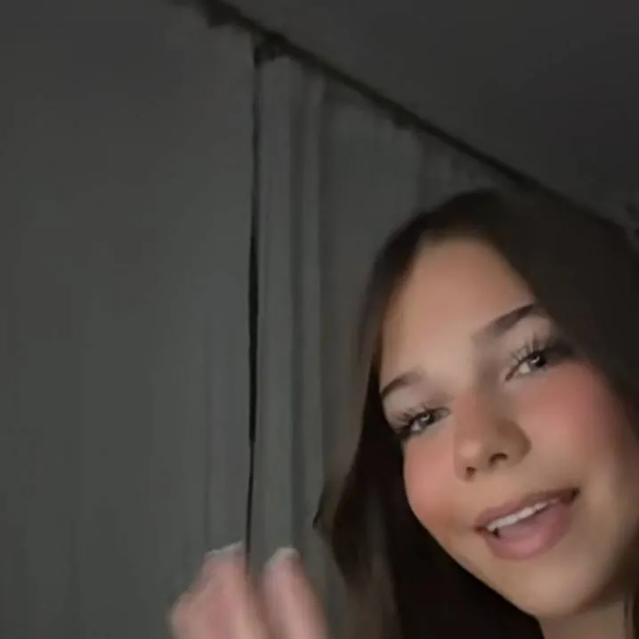 chat with ai character: rosalie 