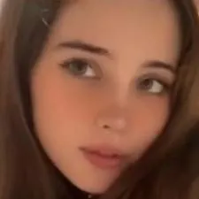 chat with ai character: lacia