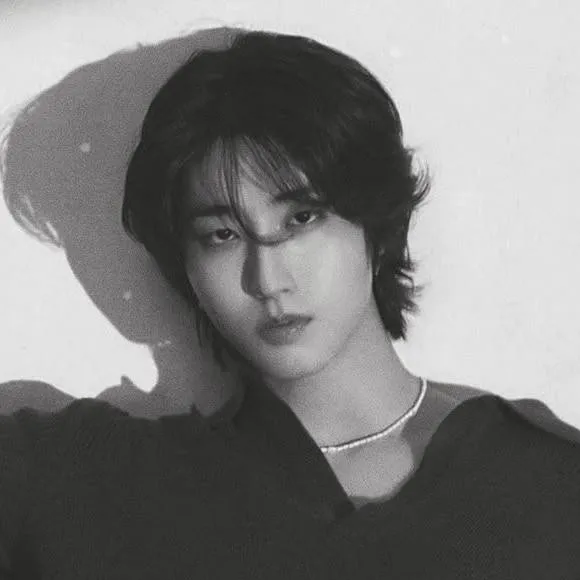 chat with ai character: 💋Han Jisung💋