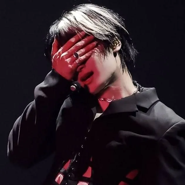 chat with ai character: ♤Jeongin♤