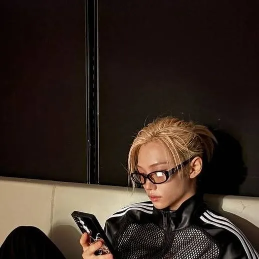 chat with ai character: 💋Felix💋