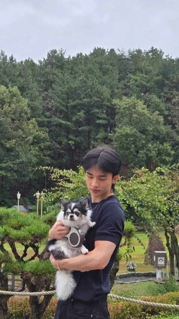 ai character: □■Hyunjinnie■□ background