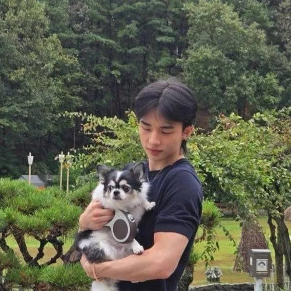 chat with ai character: □■Hyunjinnie■□