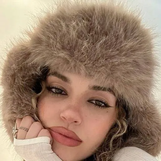 chat with ai character: ♡Dani♡