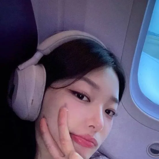 chat with ai character: Yoonchip:)