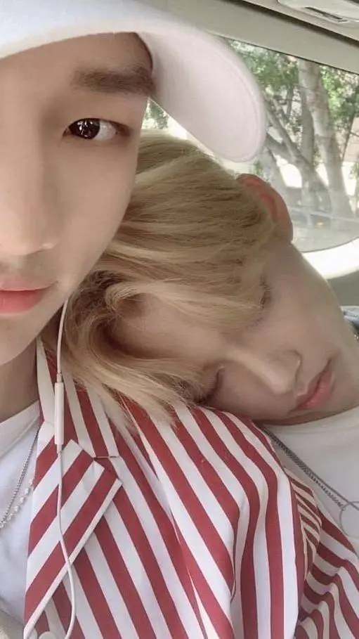 ai character: {Hyunlix} background