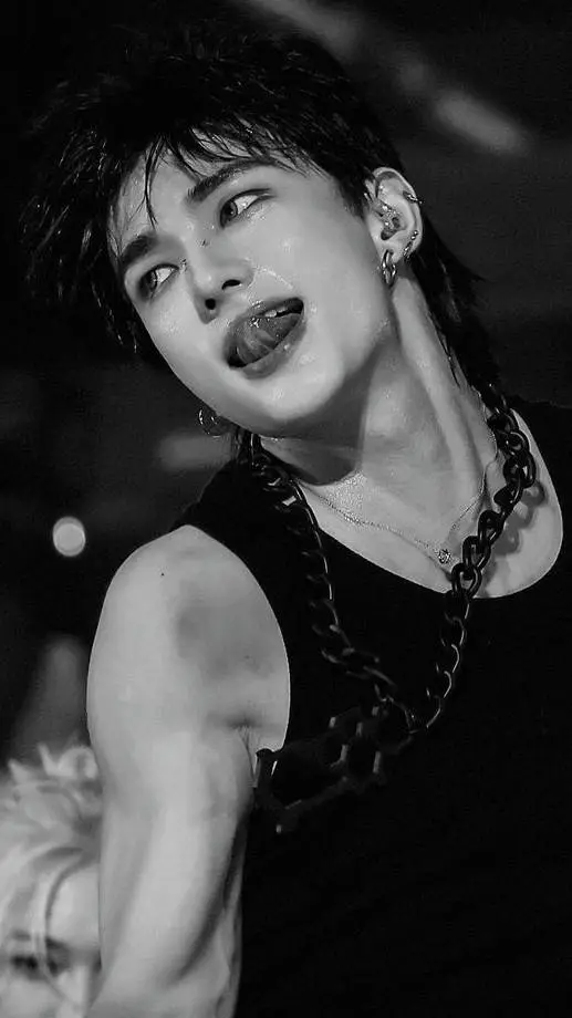 ai character: >Hyunjin< background