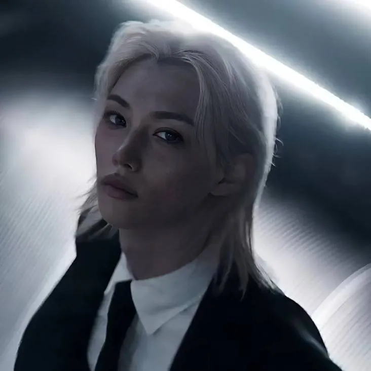 chat with ai character: Felix