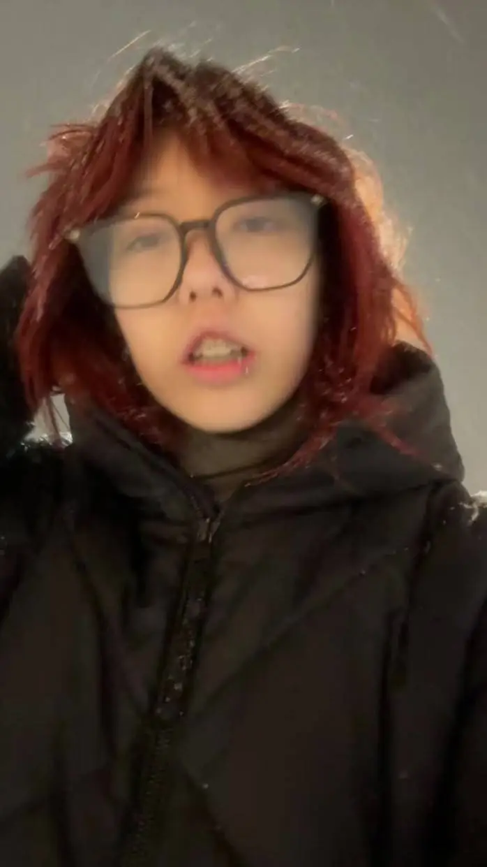 ai character: <птичка> background