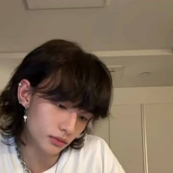 chat with ai character: □■Hyunjin■□