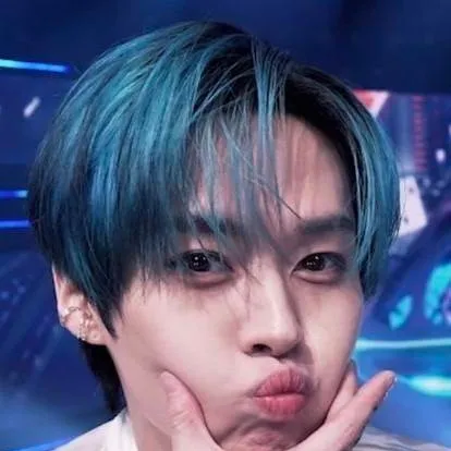 chat with ai character: ♡..Lee Know..♡