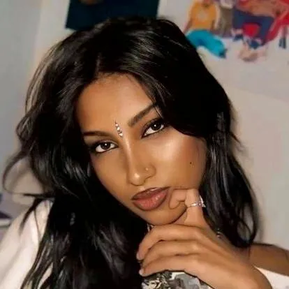 chat with ai character: ○Lara Raj○