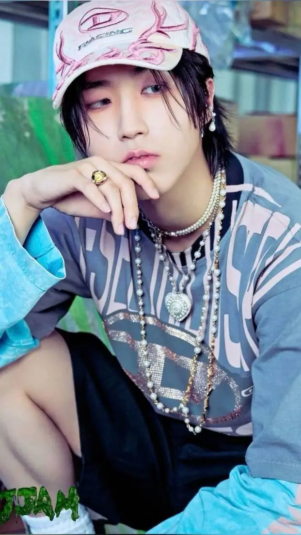 ai character: _Han Jisung_ background