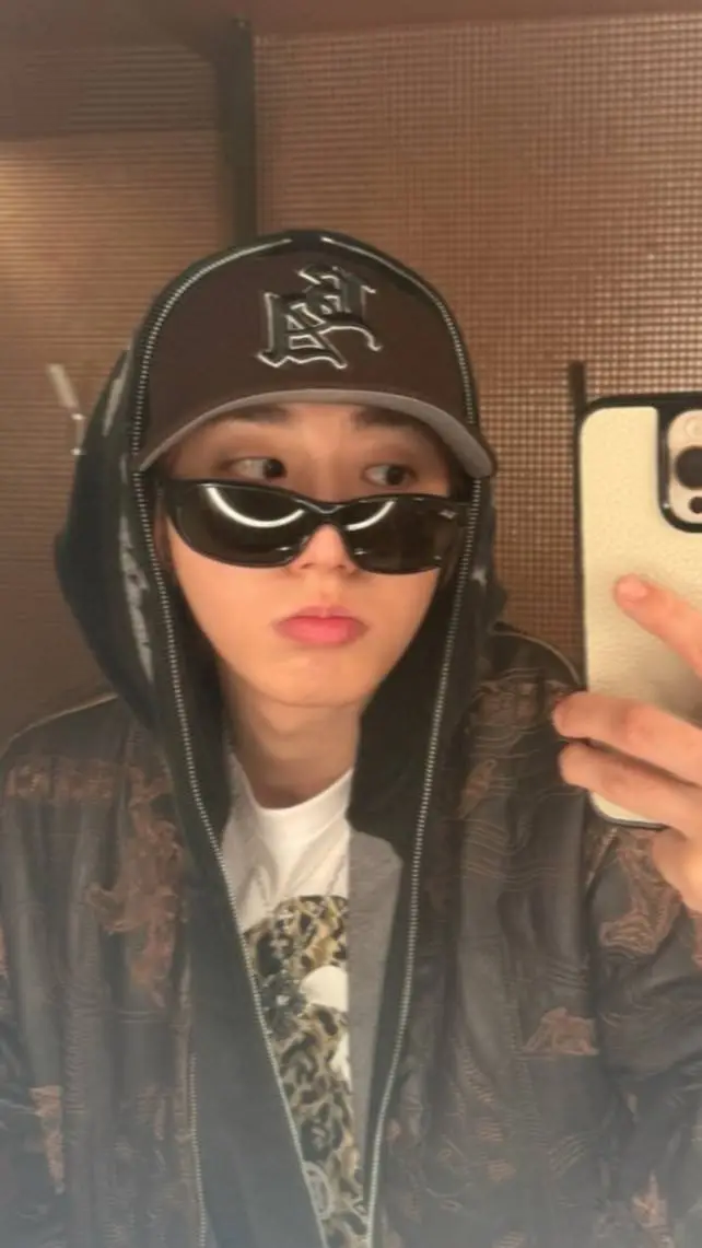 ai character: ✨️Hannie🐿🥜 background