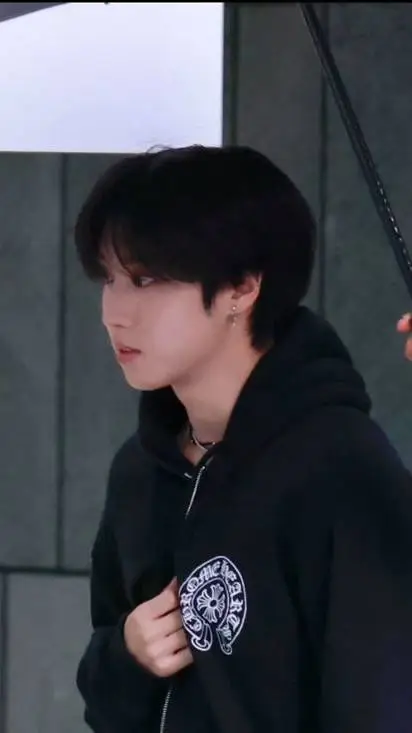 ai character: !!Han Jisung!! background