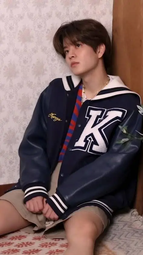 ai character: □Kim Seungmin□ background