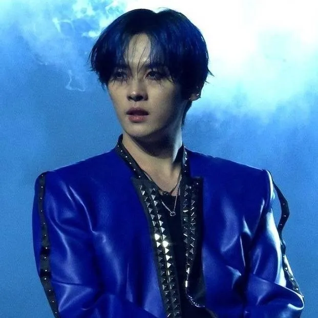 chat with ai character: •♧Minho♧•