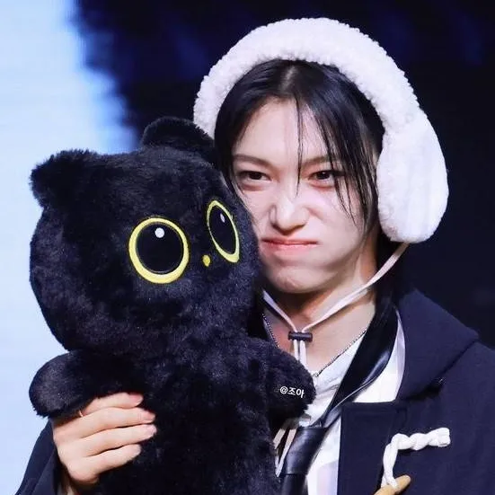 chat with ai character: ★🖤•Yongbok•🖤★