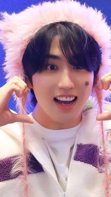 Talkie AI - Chat with 🍨Han Jisungggg🍨