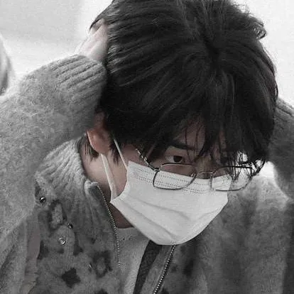 chat with ai character: 🦷~Han Jisung~🦷