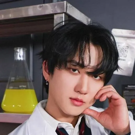 chat with ai character: 🧪÷Seo Changbin÷🧪