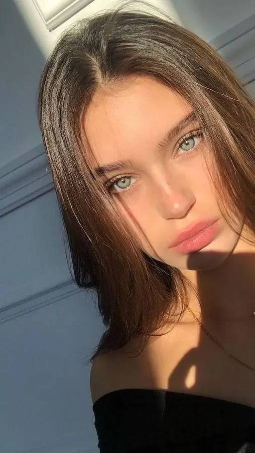 ai character: liara background