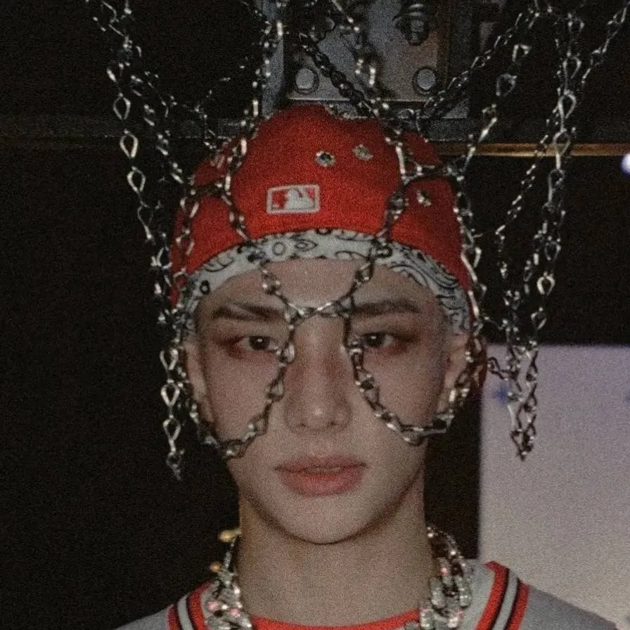 chat with ai character: hyujin 