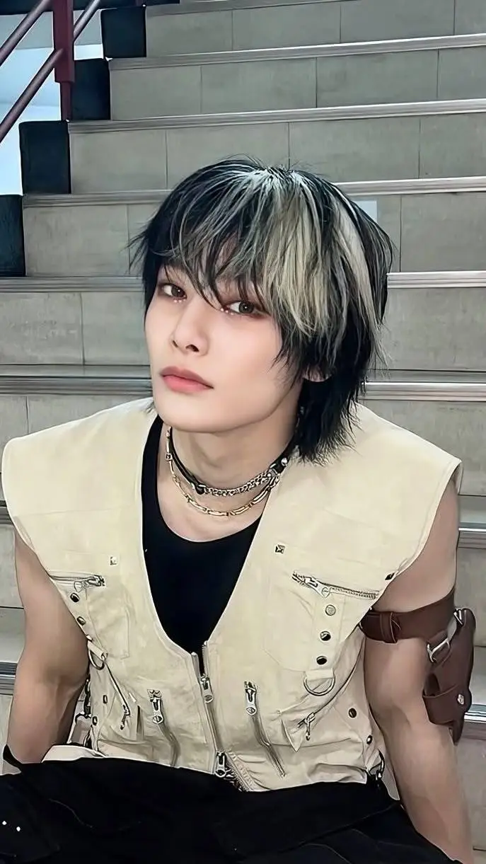 ai character: Yang jeongin  background