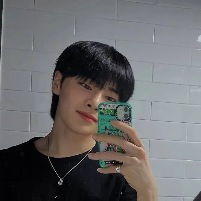 chat with ai character: Yang jeongin 