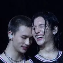 chat with ai character: hyunlix