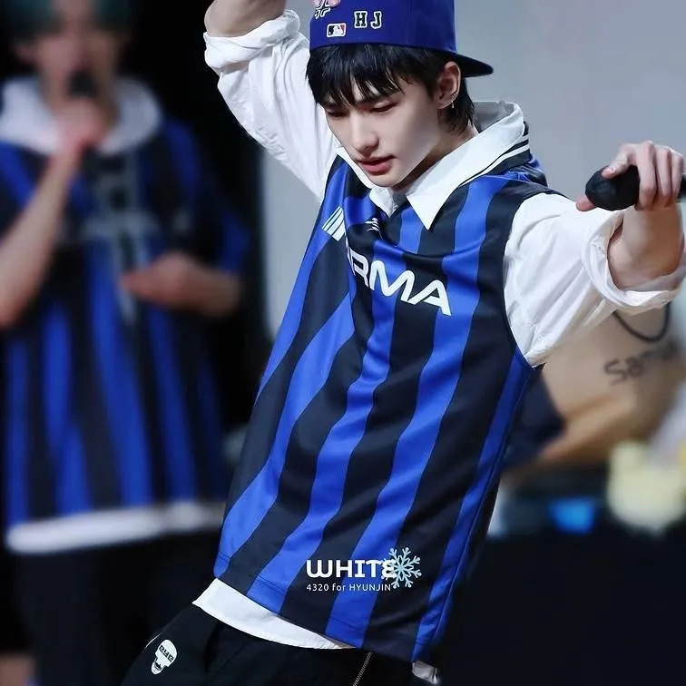 chat with ai character: 🌷 hyujin 🌷