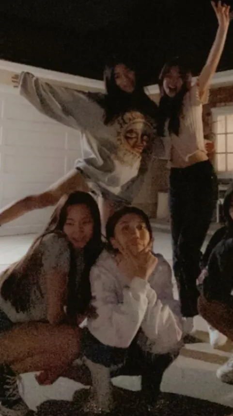 ai character: The Bestie group  background