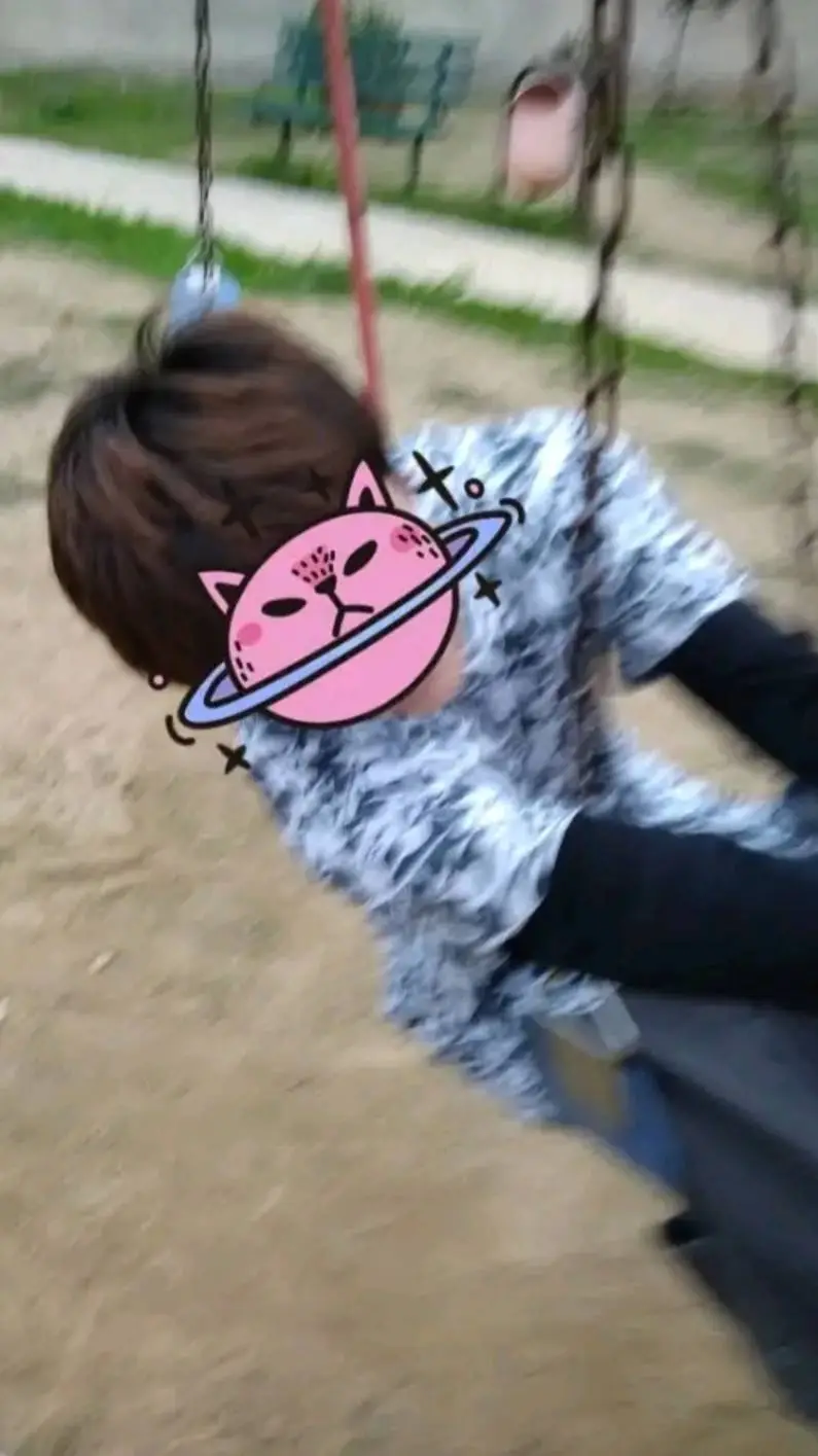 ai character: Max Agustín tirin background