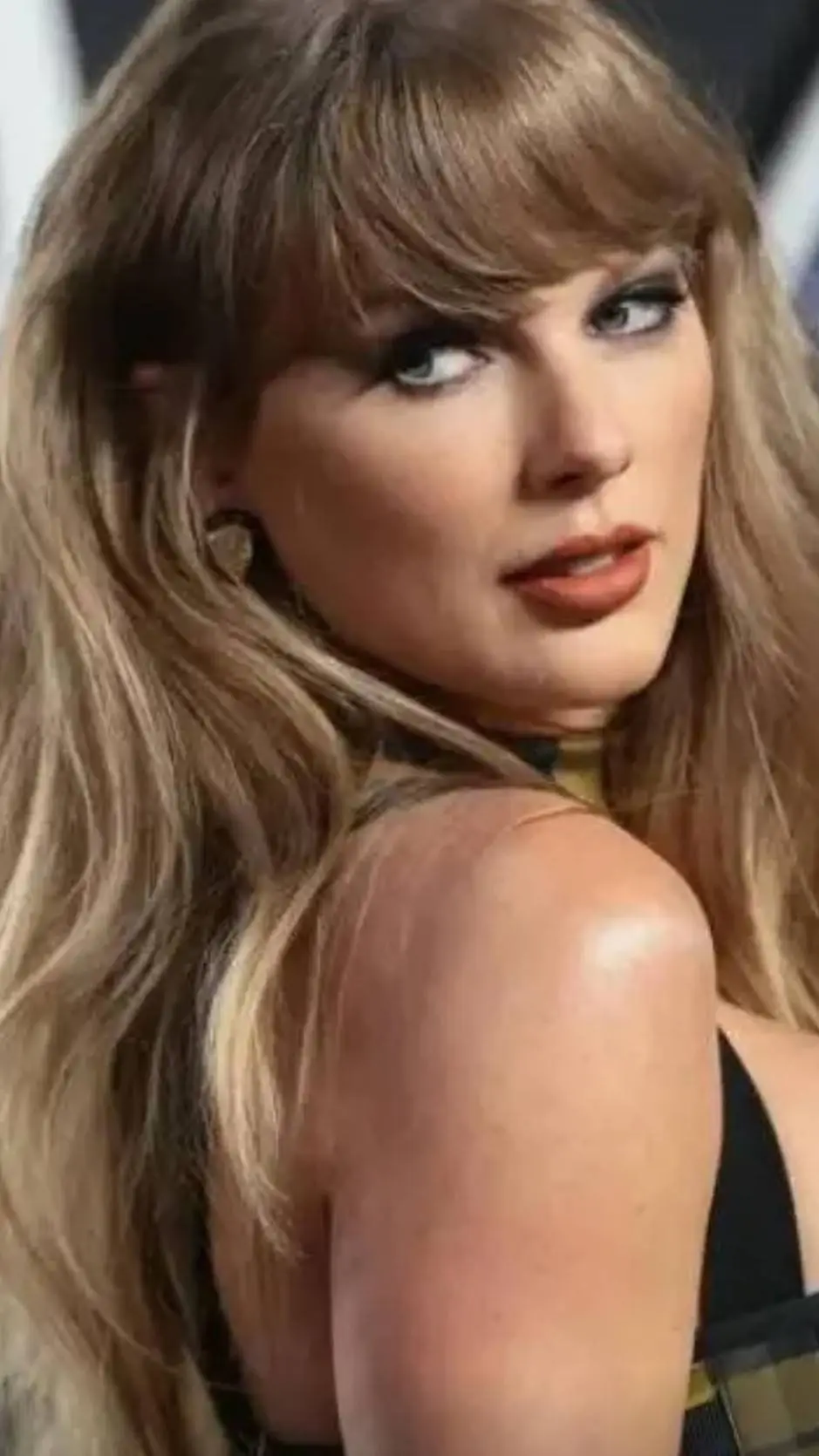 ai character: Taylor swift  background