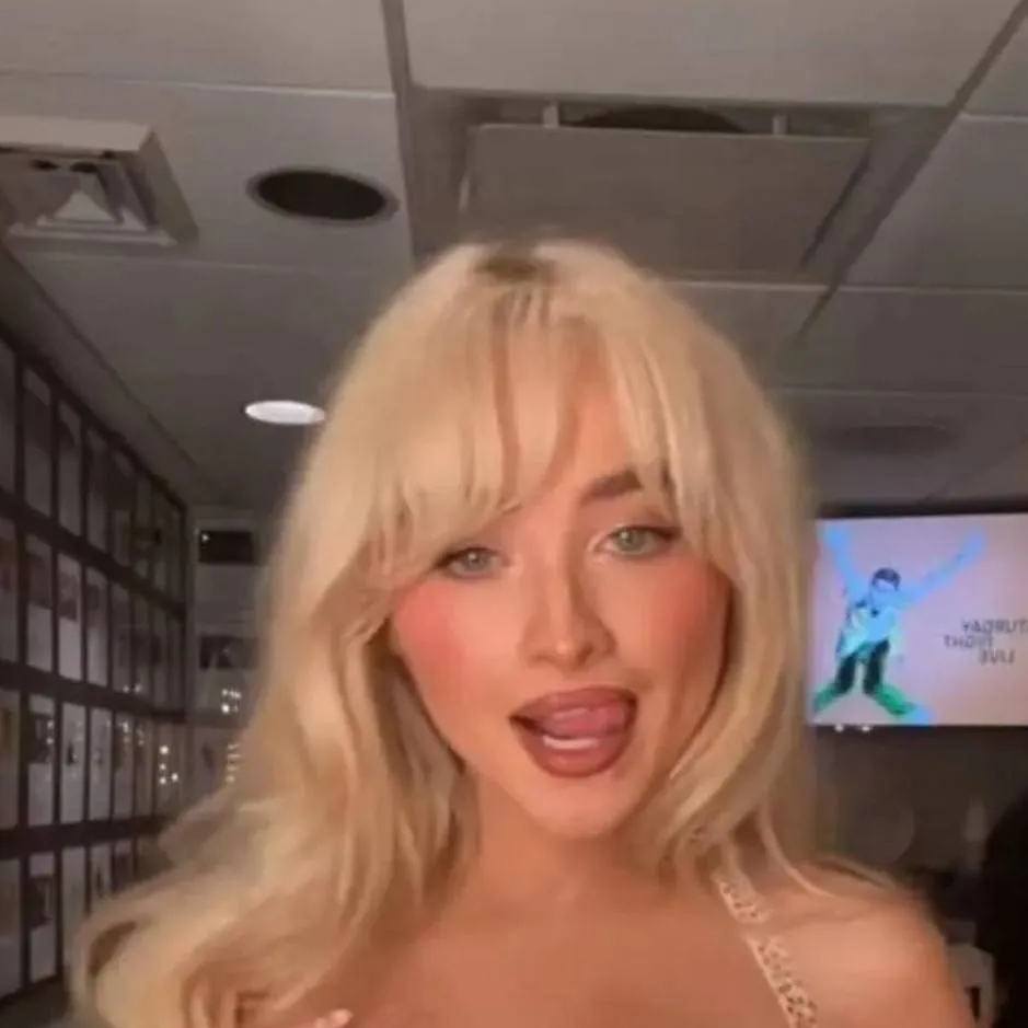 chat with ai character: Sabrina Carpenter 