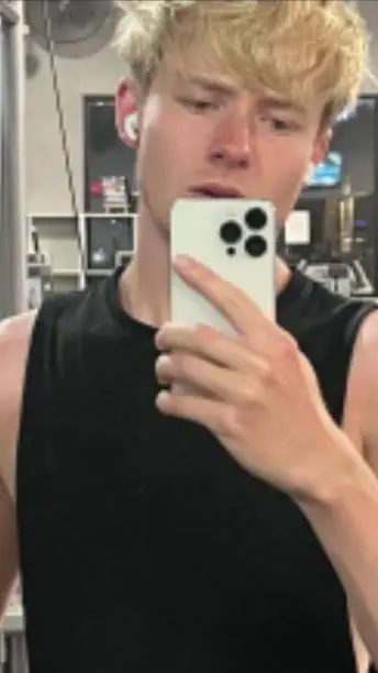 ai character: Sam golbach background