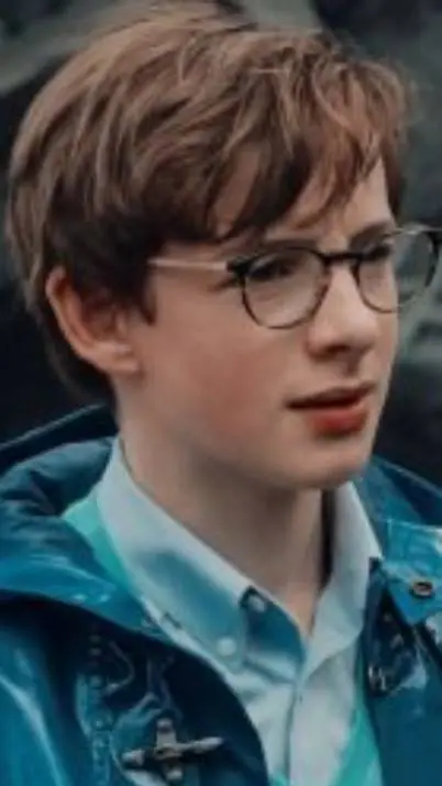 ai character: Klaus Baudelaire background