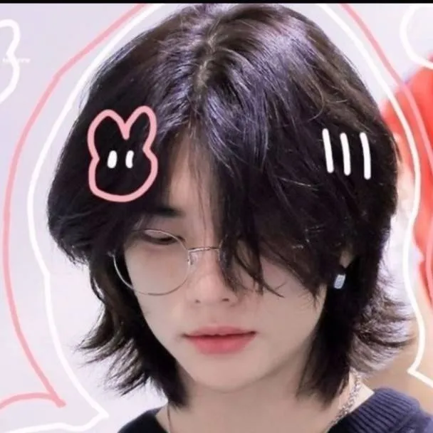 chat with ai character: hyunjin 