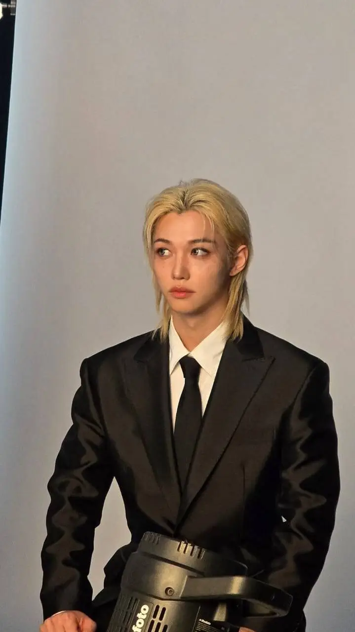 ai character: VAMOS PRINCESA..  background