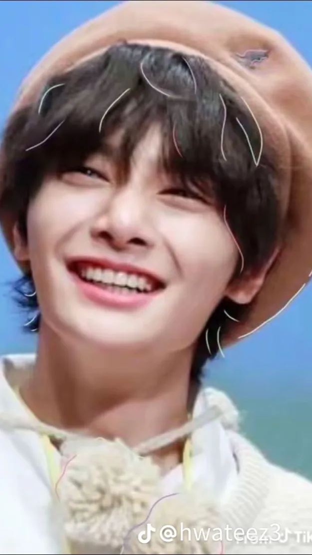 ai character: 𝐉𝐞𝐨𝐧𝐠𝐢𝐧 background