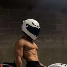 chat with ai character: Ravi Caetano