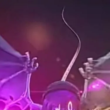 chat with ai character: Uzi