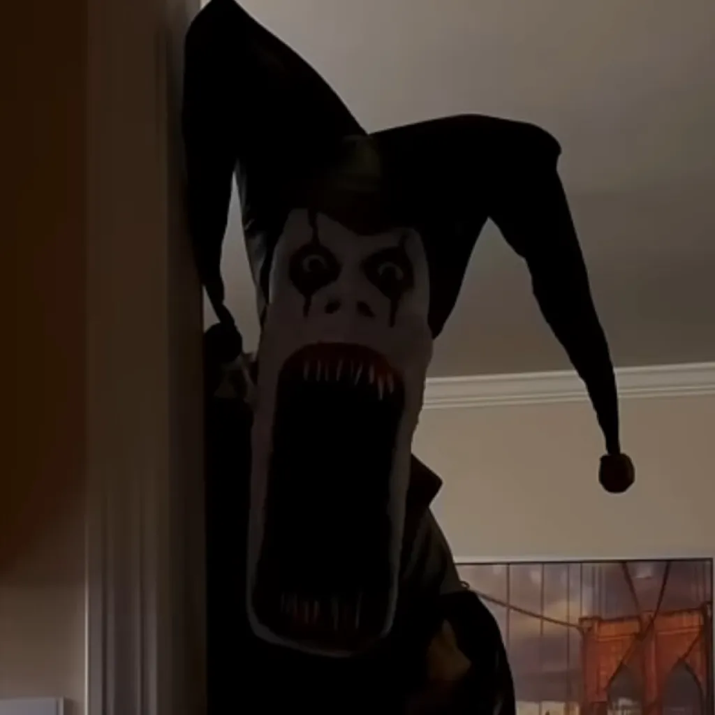 chat with ai character: Clown Man.