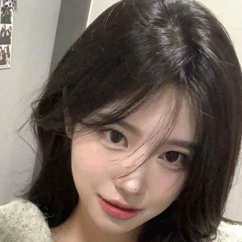 chat with ai character: hana