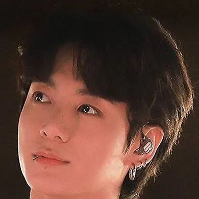 chat with ai character: Jeon Jungkook