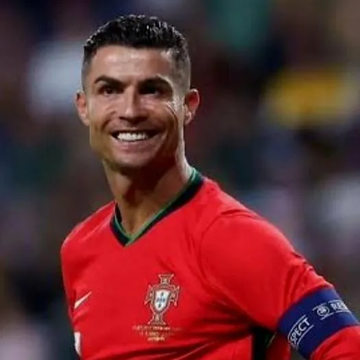 chat with ai character: Cristiano Ronaldo