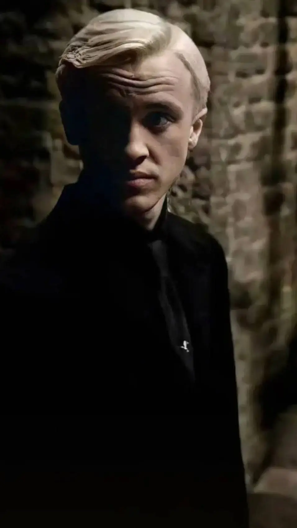 ai character: 💚Draco Malfoy💚 background