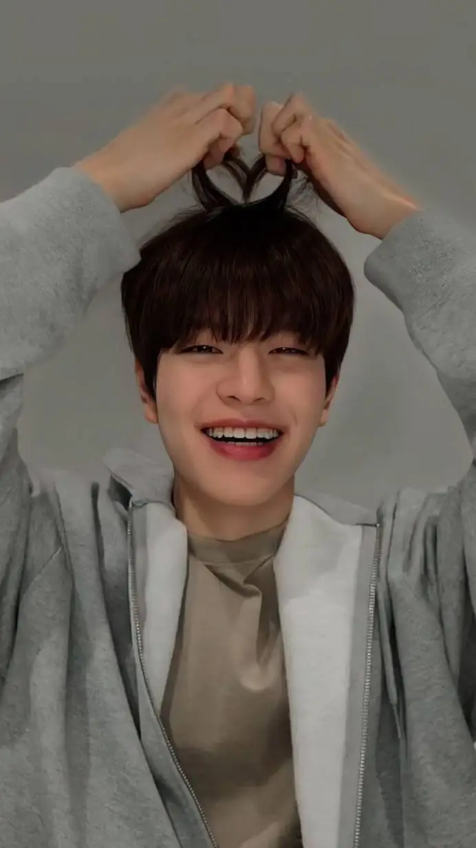 ai character: seugmin  background