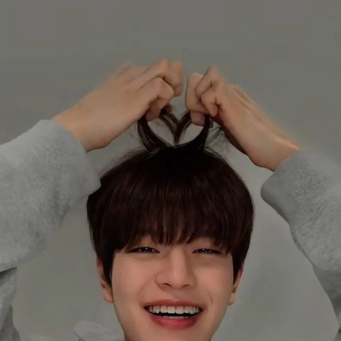 chat with ai character: seugmin 